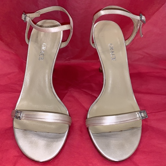 Grace “Nadia” in Candlelight silk size 6.5 B, bridal, wedding, special occasion - Picture 6 of 8